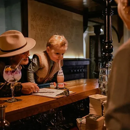 Boutique Met Tapperij エルブルグ